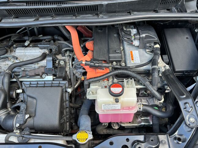 手入れされている綺麗なエンジンルーム！