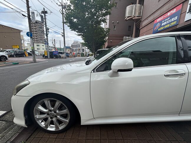 人気色の白色ボディ、アスリート仕様のエアロ！