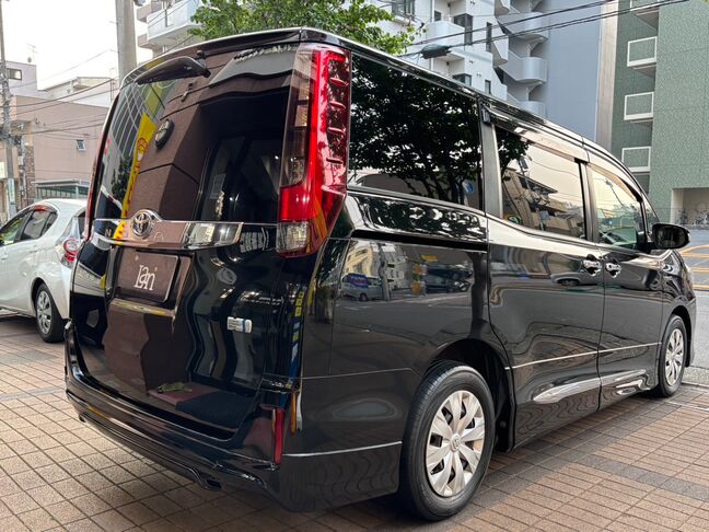 7人乗りのハイブリッド車、快適性と燃費の良さを兼ね備えた車！