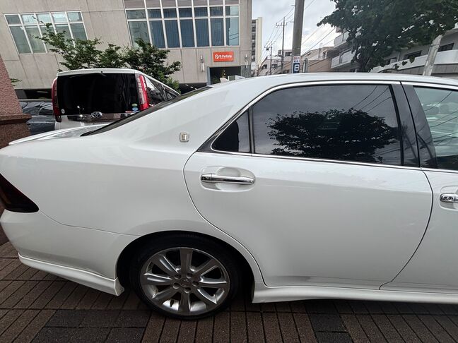 人気色の白色ボディ、アスリート仕様のエアロ！