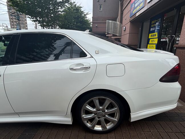 人気色の白色ボディ、アスリート仕様のエアロ！