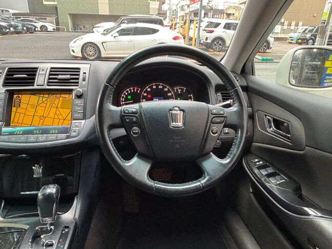 高級感のあるピアノブラック基調のインパネ周り！