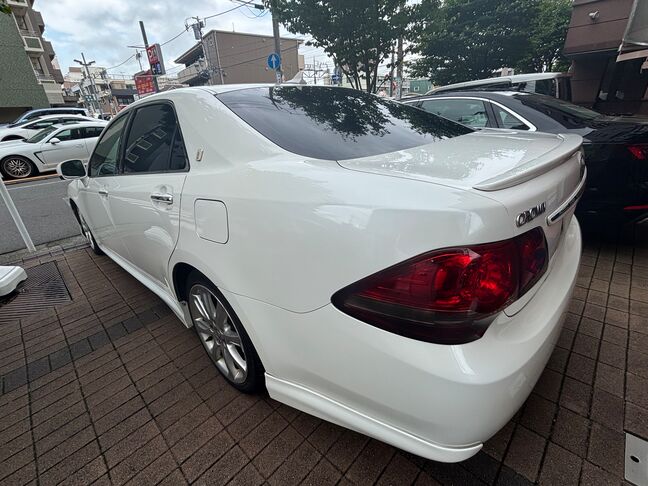 人気色の白色ボディ、アスリート仕様のエアロ！