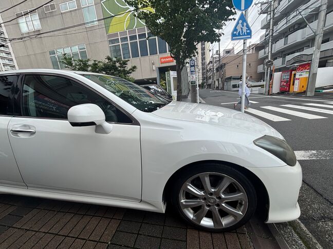 人気色の白色ボディ、アスリート仕様のエアロ！