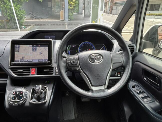 黒基調で統一されているシンプルでかっこいいインパネ回り！