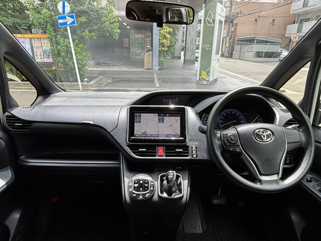 黒基調で統一されているシンプルでかっこいいインパネ回り！