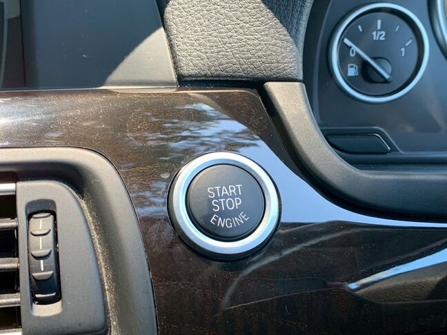 【友達追加の方法①】LINEで「@391tycna」を検索して友達追加できます。