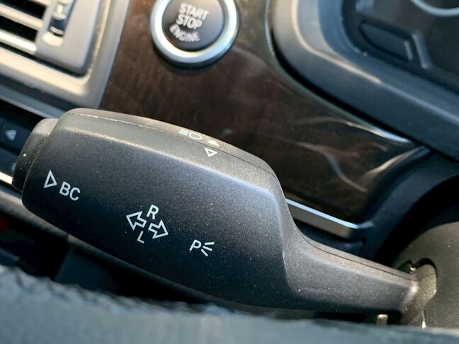 【友達追加の方法②】車両画像の2枚目のQRコードをLINEで読み込んで友達追加できます。