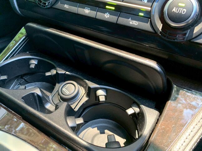 【点検整備】当社の点検整備は消耗品やオイル交換もしています。
点検箇所の写真やコンピューター診断の結果は全て写真を撮って保存してあります。ご安心ください。