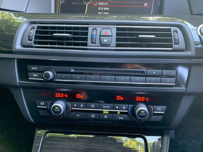 【友達追加の方法②】車両画像の2枚目のQRコードをLINEで読み込んで友達追加できます。