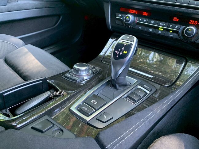 【友達追加の方法①】LINEで「@391tycna」を検索して友達追加できます。