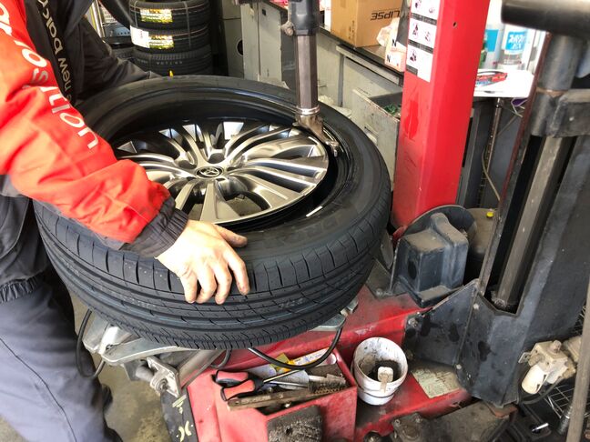 タイヤ交換も自社で行いますので安い！！