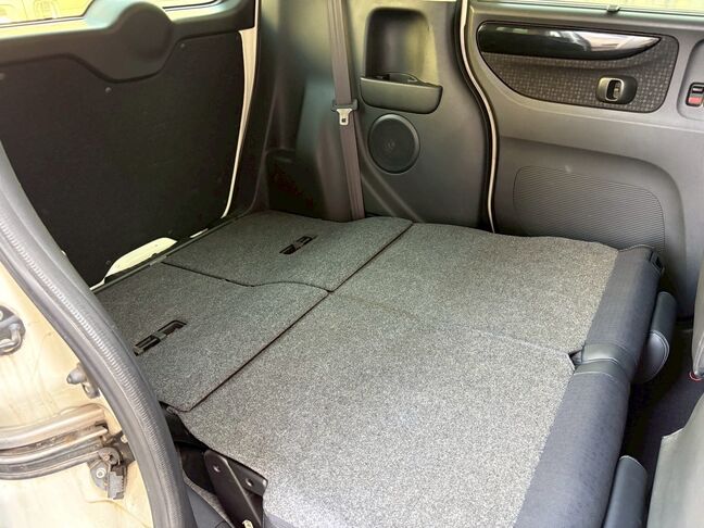 LINEで簡単仮審査が可能です。まずはお友達追加からお願いいたします。