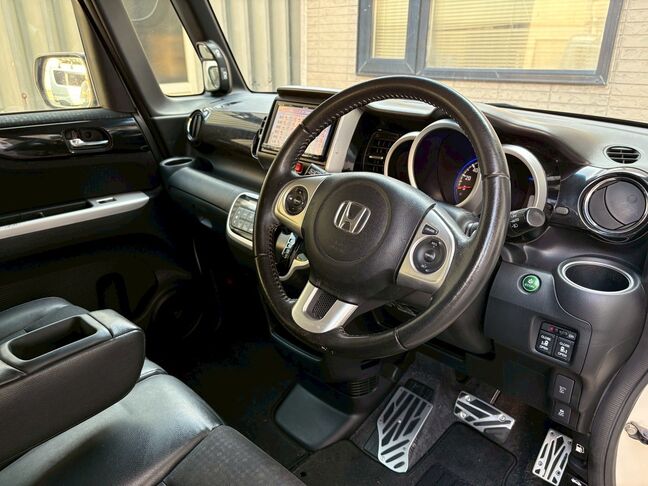 LINEで簡単仮審査が可能です。まずはお友達追加からお願いいたします。