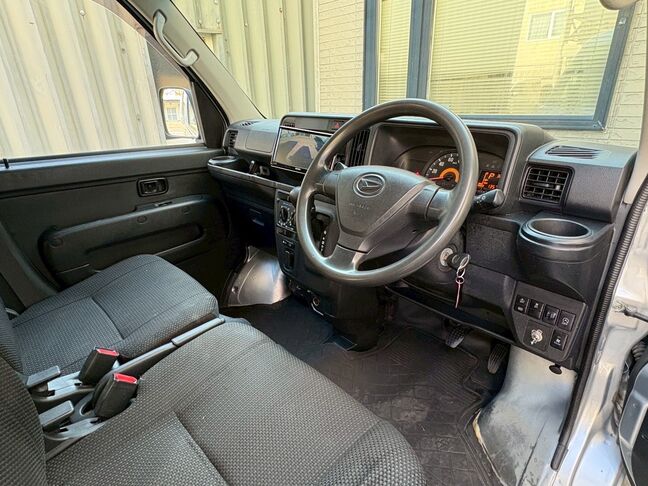 LINEで簡単仮審査が可能です。まずはお友達追加からお願いいたします。