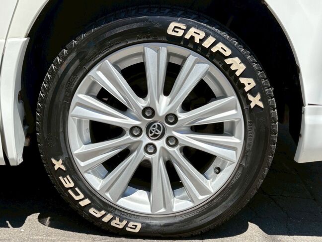 タイヤ＆ホイール、バッテリー等格安にてご提供致します。