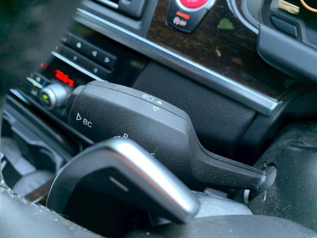 【友達追加の方法①】LINEで「@391tycna」を検索して友達追加できます。