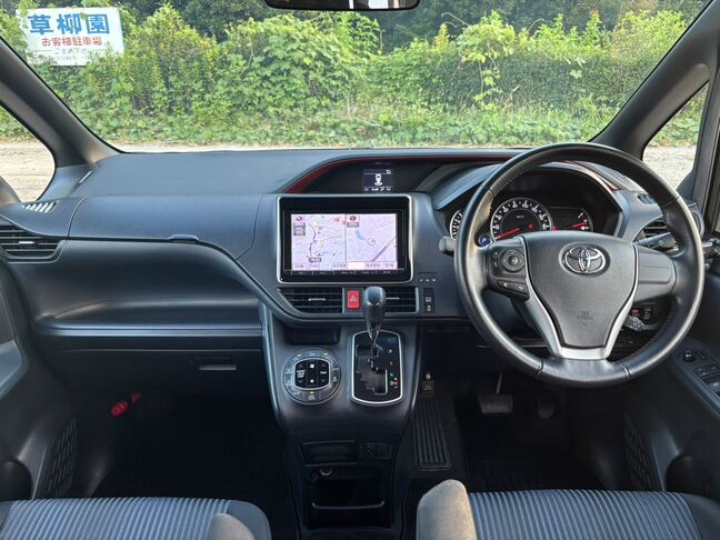 使用感の少ない内装になっております