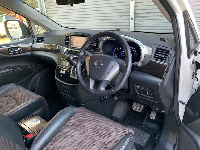 【友達追加の方法①】LINEで「@391tycna」を検索して友達追加できます。