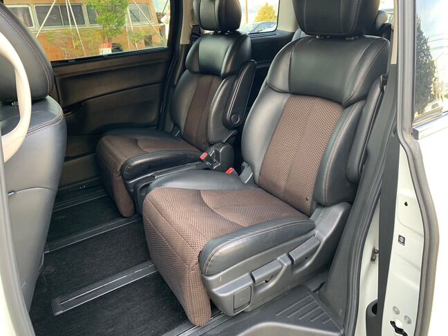 【友達追加の方法②】車両画像の2枚目のQRコードをLINEで読み込んで友達追加できます。