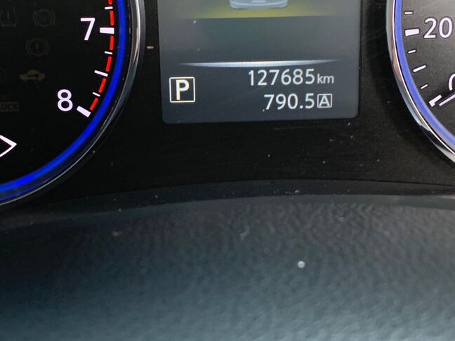 【友達追加の方法②】車両画像の2枚目のQRコードをLINEで読み込んで友達追加できます。