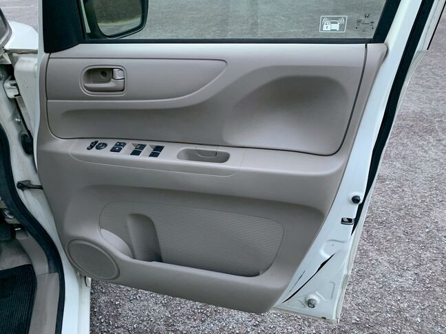 【友達追加の方法②】車両画像の2枚目のQRコードをLINEで読み込んで友達追加できます。