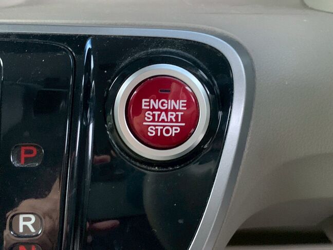 【お車探し】お客様のご要望に応じて、仕入れのプロがお客様と一緒にご希望のお車をお探しさせて頂くサービスをご提供しています。ご遠慮なくお申し出ください。