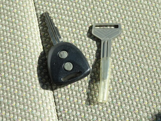【キーレス】ボタン一つでドアの開閉が可能です！今となっては必須の装備です
