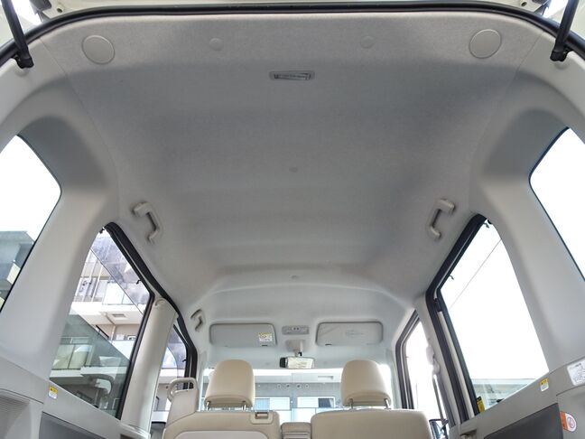 【天井】シミや垂れ、タバコ焦げなどございません。キレイな状態が保たれており、ご納車前にさらに丁寧にクリーニングさせて頂きます