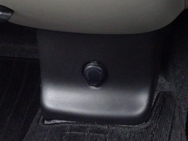 １２Vの電源ソケットは使いやすい場所に装備されています