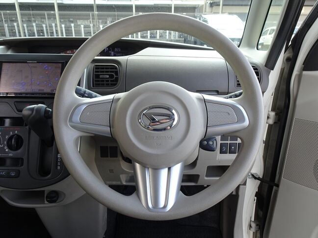 【純正ステアリング】手にしっかり馴染みとても運転しやすいハンドルです♪高級感もにじみ出ております