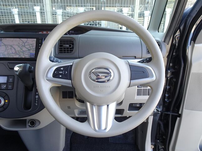 【純正ステアリング】手にしっかり馴染みとても運転しやすいハンドルです♪高級感もにじみ出ております