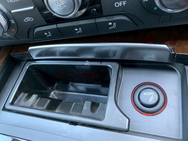 【お車探し】お客様のご要望に応じて、仕入れのプロがお客様と一緒にご希望のお車をお探しさせて頂くサービスをご提供しています。ご遠慮なくお申し出ください。