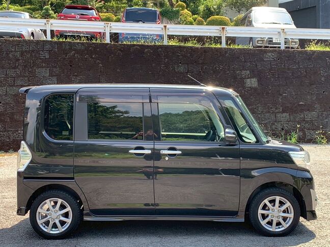 【廃車の無料引取り】当社は他社で購入された場合でも走行不能車や廃車の無料引き取り大歓迎です。「LINEでお問い合わせ」から車検証・車両の写真とご希望金額をお送りください