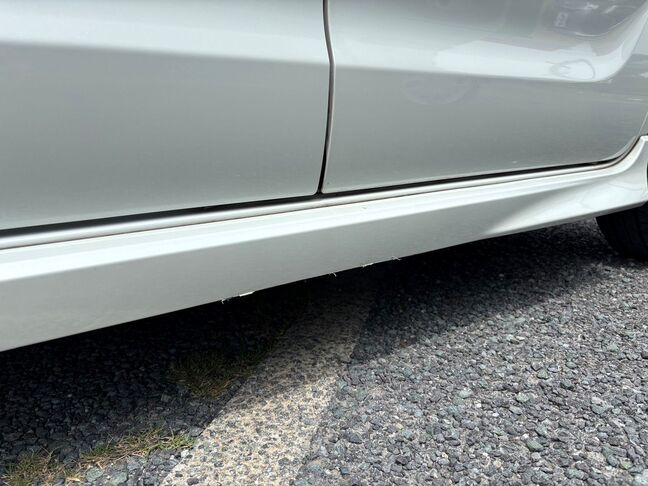 左サイドステップ傷有