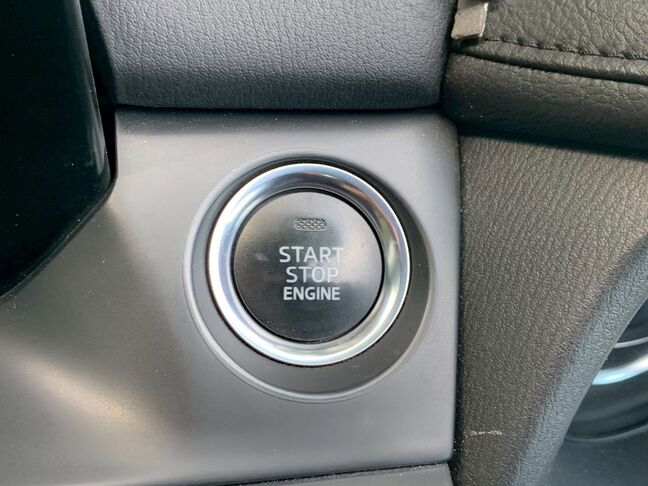 【お車探し】お客様のご要望に応じて、仕入れのプロがお客様と一緒にご希望のお車をお探しさせて頂くサービスをご提供しています。ご遠慮なくお申し出ください。