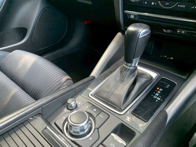 【友達追加の方法②】車両画像の2枚目のQRコードをLINEで読み込んで友達追加できます。