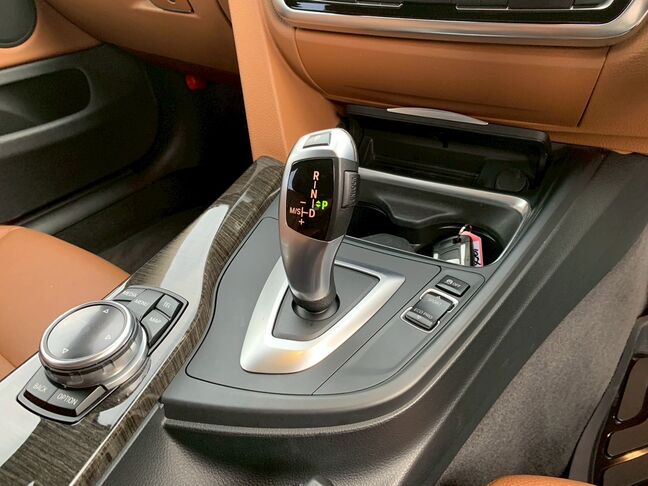 【お車探し】お客様のご要望に応じて、仕入れのプロがお客様と一緒にご希望のお車をお探しさせて頂くサービスをご提供しています。ご遠慮なくお申し出ください。