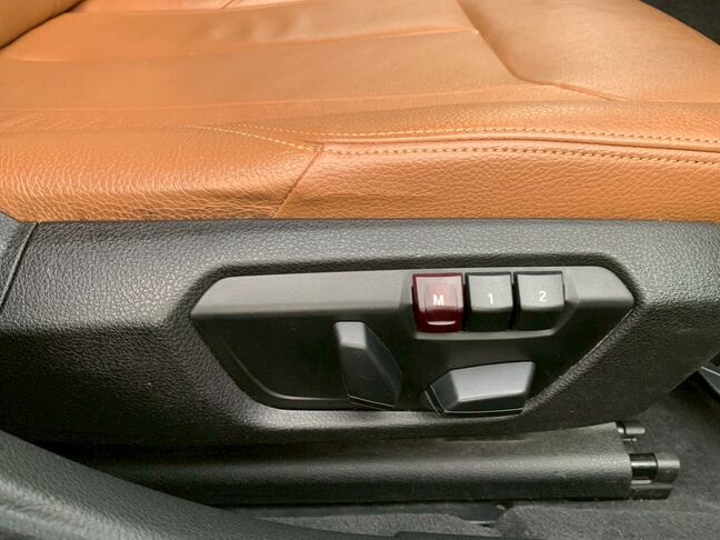 【友達追加の方法②】車両画像の2枚目のQRコードをLINEで読み込んで友達追加できます。