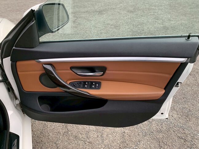 【友達追加の方法②】車両画像の2枚目のQRコードをLINEで読み込んで友達追加できます。