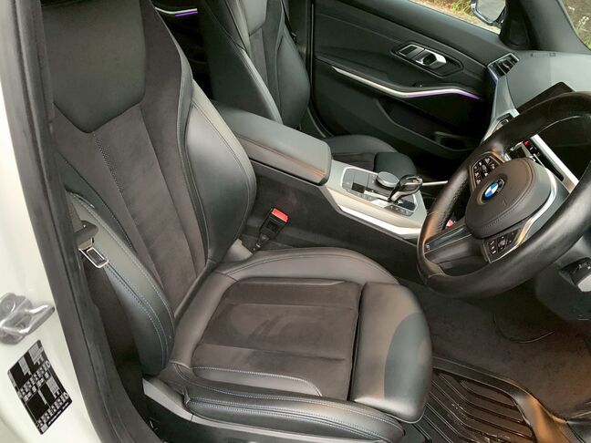 【友達追加の方法②】車両画像の2枚目のQRコードをLINEで読み込んで友達追加できます。