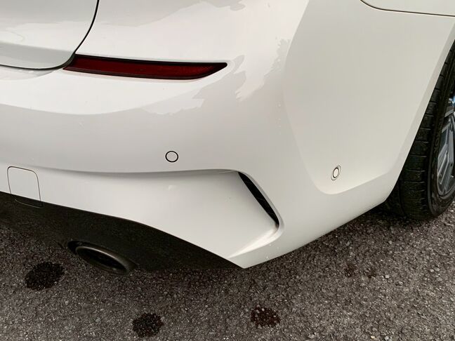 v【友達追加の方法②】車両画像の2枚目のQRコードをLINEで読み込んで友達追加できます。