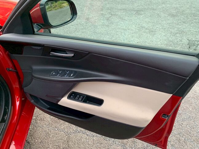 【仮審査申込】当社公式LINEから詳しくご案内しています。まずは、次の①～③の中からやりやすい方法で友達追加をお願いします。