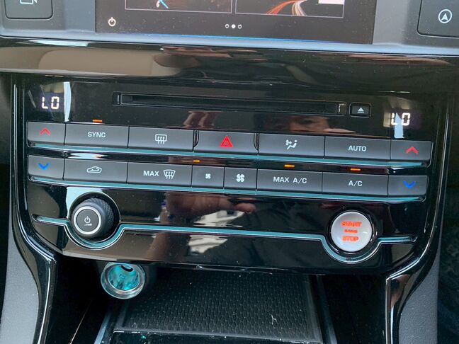 【点検整備】当社の点検整備は消耗品やオイル交換もしています。
点検箇所の写真やコンピューター診断の結果は全て写真を撮って保存してあります。ご安心ください。