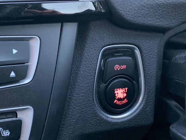 ご返信頂くと、当社の自社ローンの特徴について、詳しくご案内させて頂きますので、まずは公式LINEの友達登録をお願いします