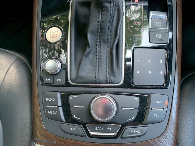 【点検整備】当社の点検整備は消耗品やオイル交換もしています。
点検箇所の写真やコンピューター診断の結果は全て写真を撮って保存してあります。ご安心ください。