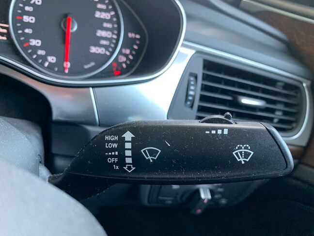 【点検整備】当社の点検整備は消耗品やオイル交換もしています。
点検箇所の写真やコンピューター診断の結果は全て写真を撮って保存してあります。ご安心ください。