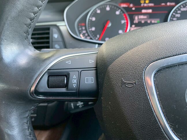 【友達追加の方法①】LINEで「@391tycna」を検索して友達追加できます。