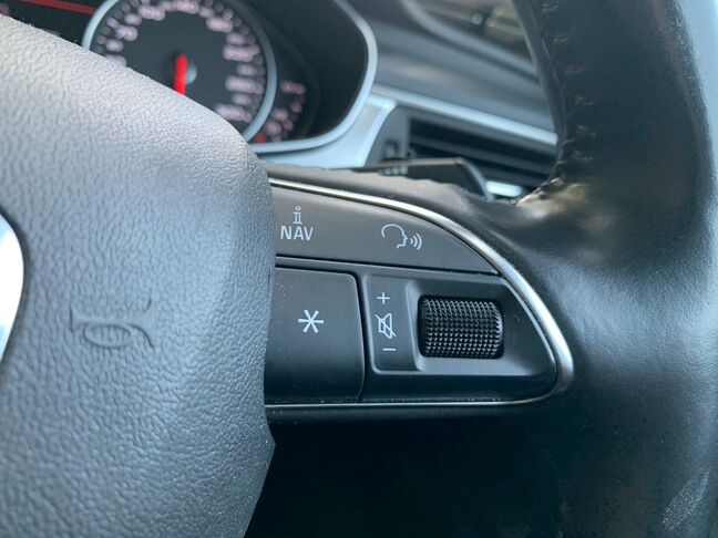 【友達追加の方法②】車両画像の2枚目のQRコードをLINEで読み込んで友達追加できます。