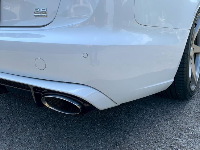 【友達追加の方法②】車両画像の2枚目のQRコードをLINEで読み込んで友達追加できます。